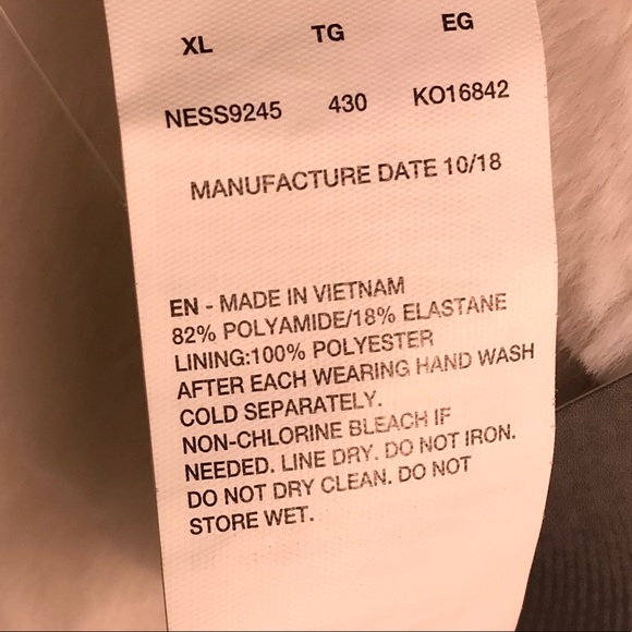 2/$40 $50 Nike Women’s Blue Reversible Blue Swim Top - Picture 13 of 13